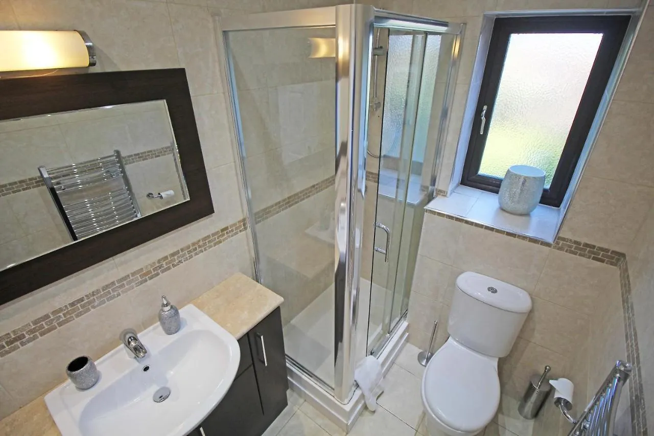 The Barwoods - Modern Spacious Home In Chester - Parking Holiday home