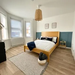  Apartment Spacious Coastal In Location United Kingdom