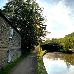  Holiday home Cosy With A Canal View United Kingdom